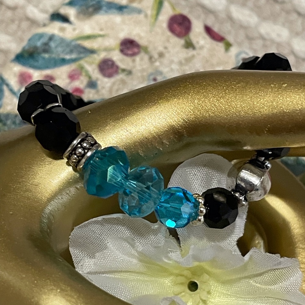 💎 Gorgeous Black and Teal Bracelet